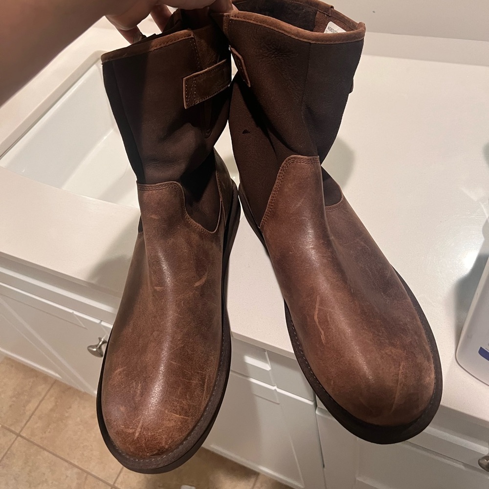 Men's dark brown ugg ankle high boots with flexible top